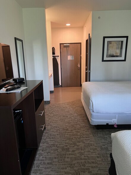 More Photos Of 711 Commercial Ave, Eagle Grove Hotel For Sale