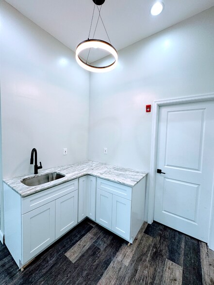 More Photos Of 1500 W Loudon St, Philadelphia Office Residential For Lease