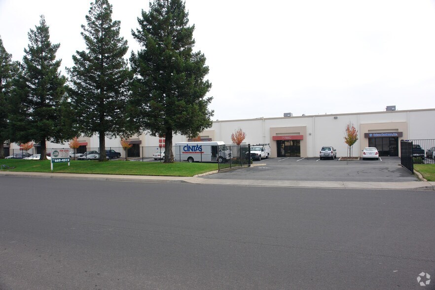More Photos Of 5861 88th St, Sacramento Warehouse For Lease