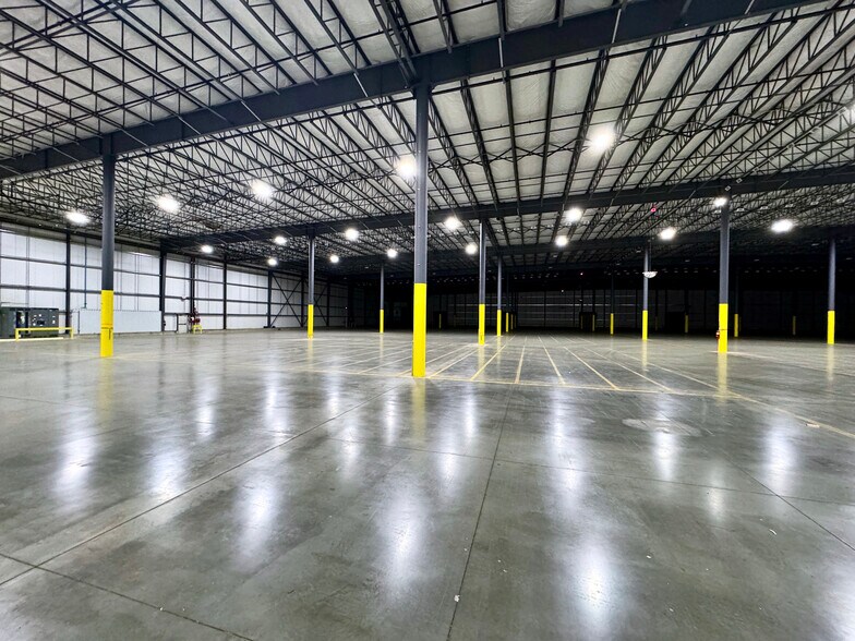More Photos Of 319 E South Hill Rd, Sunnyside Warehouse For Lease