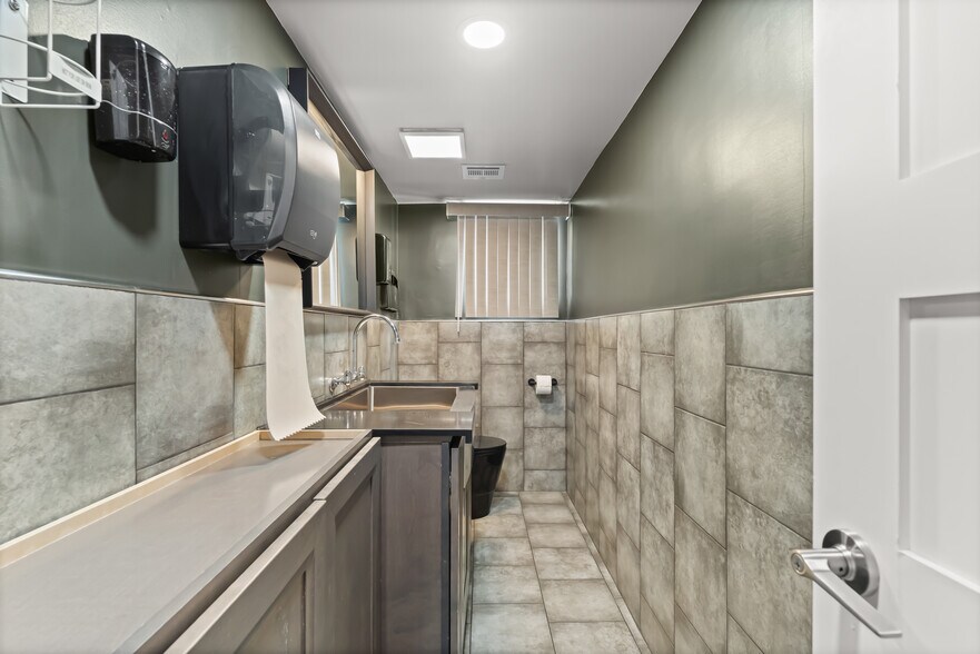 More Photos Of 2366 Main St, Ramona Office For Sale