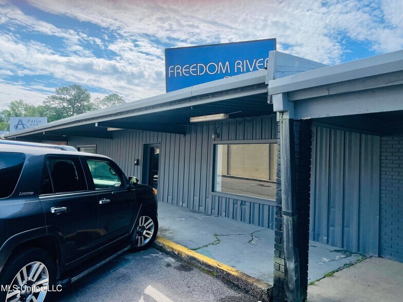 More Photos Of 12100 Highway 49, Gulfport Storefront For Lease