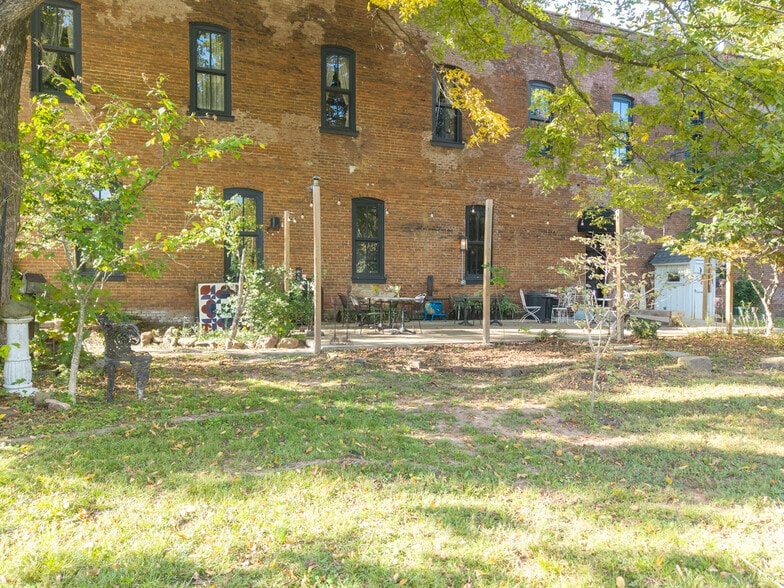 More Photos Of 411 E Front Ave, Chester Hotel For Sale