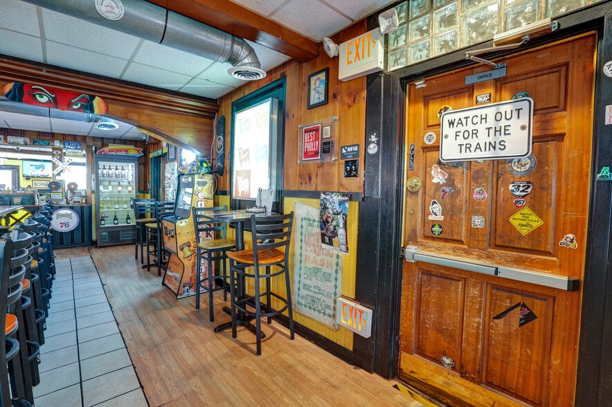 More Photos Of 36 Railroad St, Linfield Restaurant For Sale