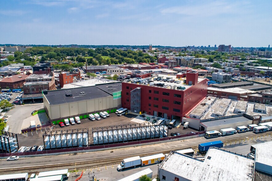 More Photos Of 4805 Metropolitan Ave, Ridgewood Light Distribution For Lease