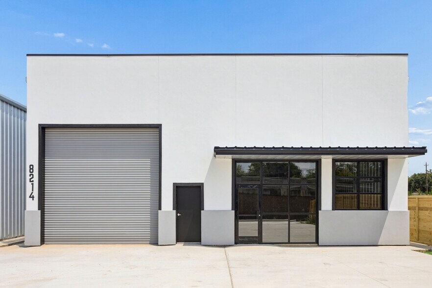 More Photos Of 8218 Homestead Rd, Houston Light Distribution For Sale