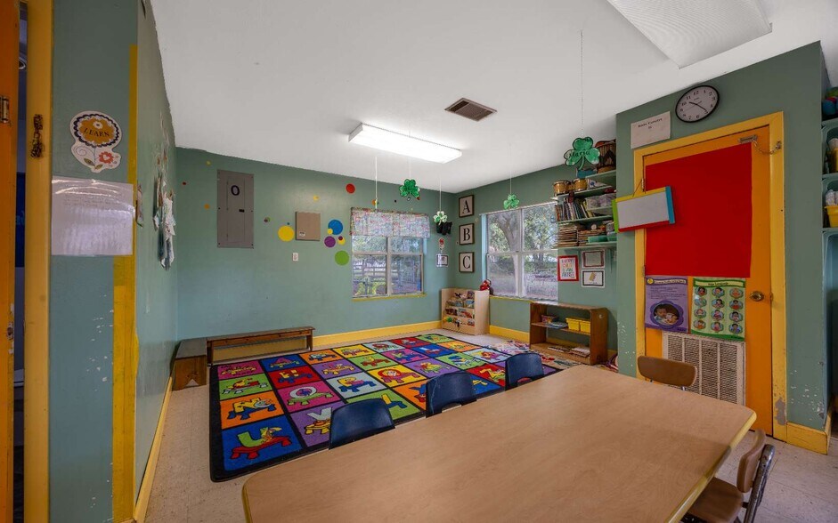 More Photos Of 311 NE Crawford St, Mayo Office For Sale