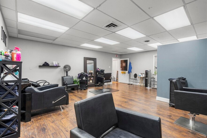 More Photos Of 276 Main St, Farmington Medical For Sale