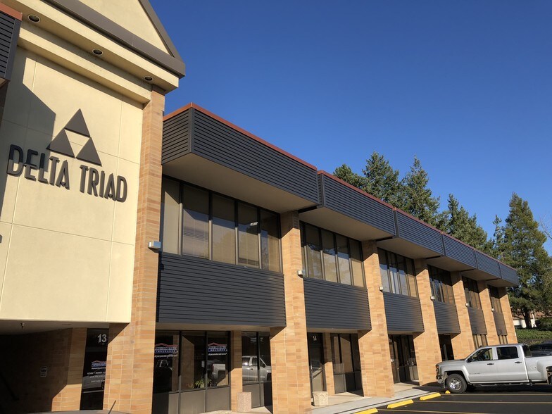 More Photos Of 1140-1144 Willagillespie Rd, Eugene Office For Sale