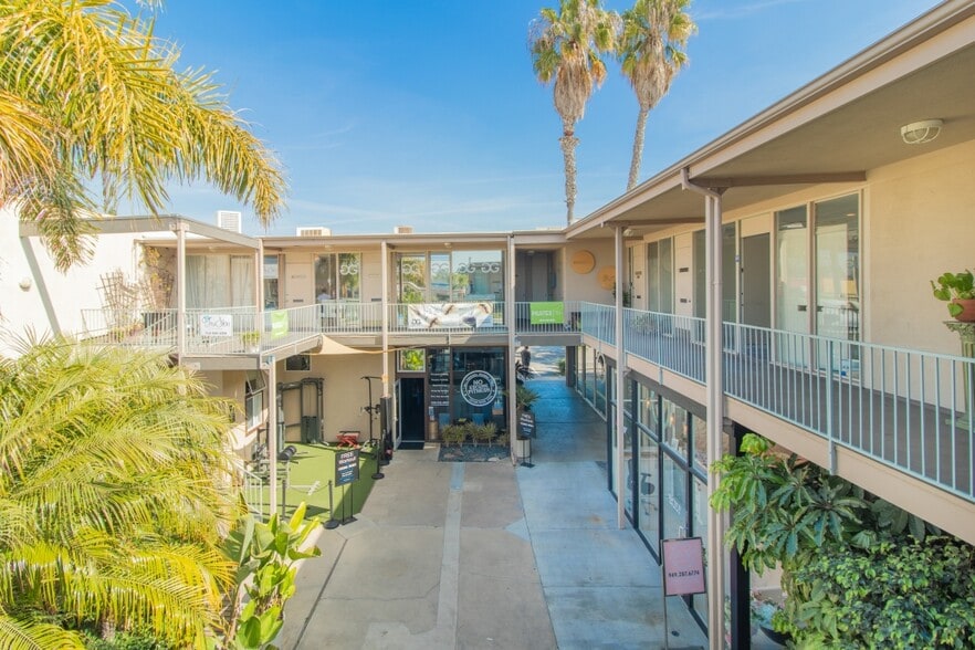 More Photos Of 474 E 17th St, Costa Mesa Storefront Retail Office For Lease