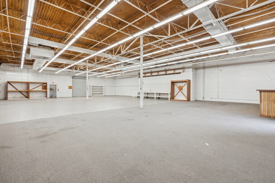 More Photos Of 2800 NE Loop 410, San Antonio Light Distribution For Lease