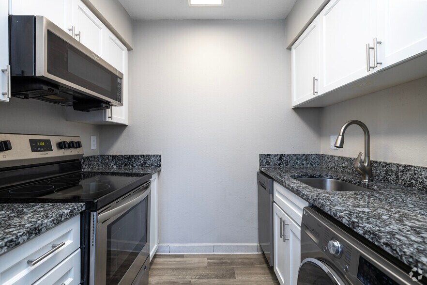 More Photos Of 6900 Concord Dr, Tampa Apartments For Sale