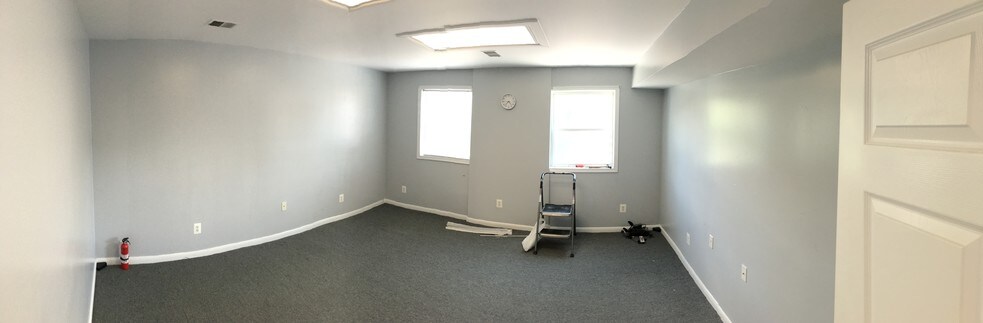 More Photos Of 3430 S Hanover St, Baltimore Flex For Lease