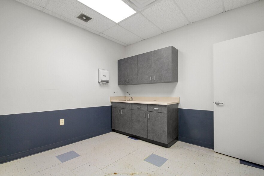 More Photos Of 3100 Independence Sq, West Plains Medical For Lease