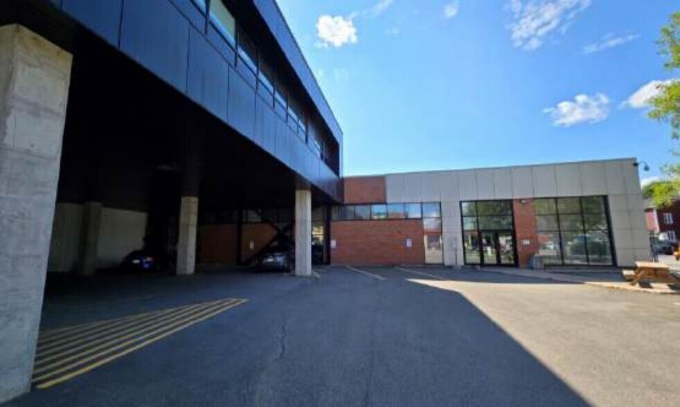 More Photos Of 21 Rue Racine O, Chicoutimi Office For Lease