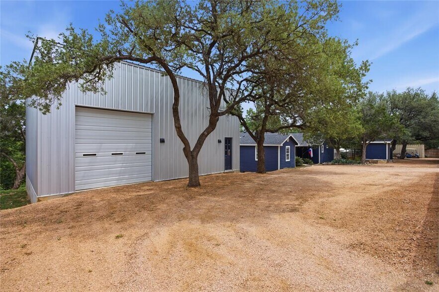 More Photos Of 15200 Storm Dr, Austin Specialty For Sale