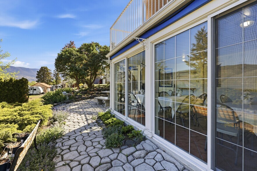 More Photos Of 7001 Savona Access Rd, Thompson-Nicola Hotel For Sale