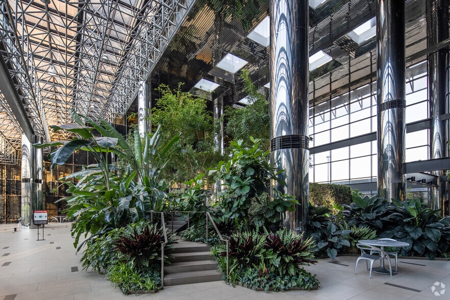 More Photos Of 399 Thornall St, Edison Office For Lease