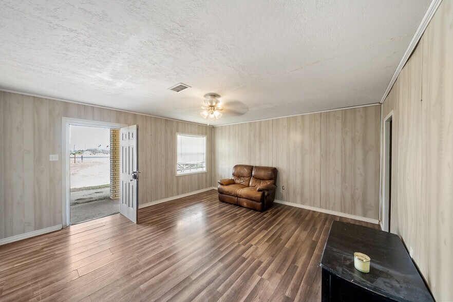 More Photos Of 1425 State Highway 75 N, Huntsville Office For Lease