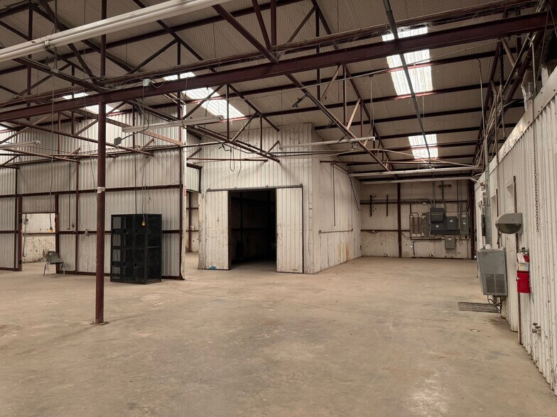 More Photos Of 3224 Industrial Dr, Wichita Falls Manufacturing For Lease