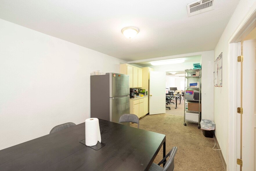 More Photos Of 18026 Jonathan St, Adelanto Medical For Lease