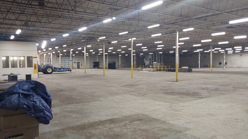 More Photos Of 1100 County Farm Rd, Cassville Warehouse For Lease