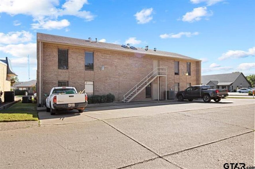 More Photos Of 625 Chase Dr, Tyler Office For Lease