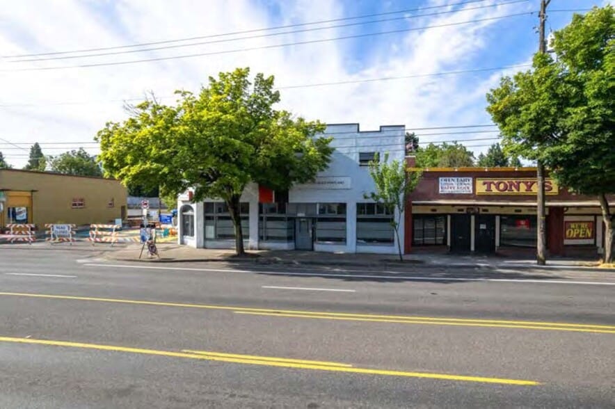More Photos Of 10534 NE Sandy Blvd, Portland Storefront Retail Office For Lease