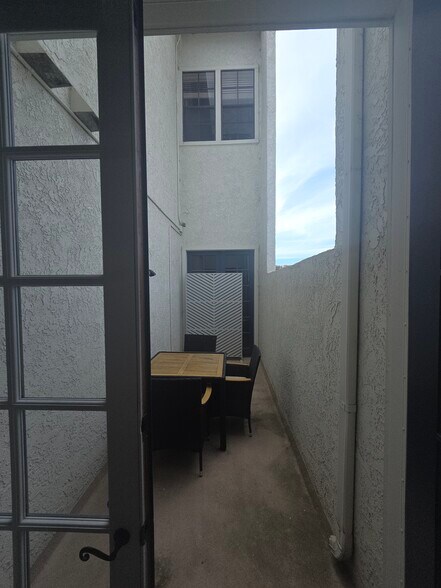 More Photos Of 471 N Old Newport Blvd, Newport Beach Medical For Lease