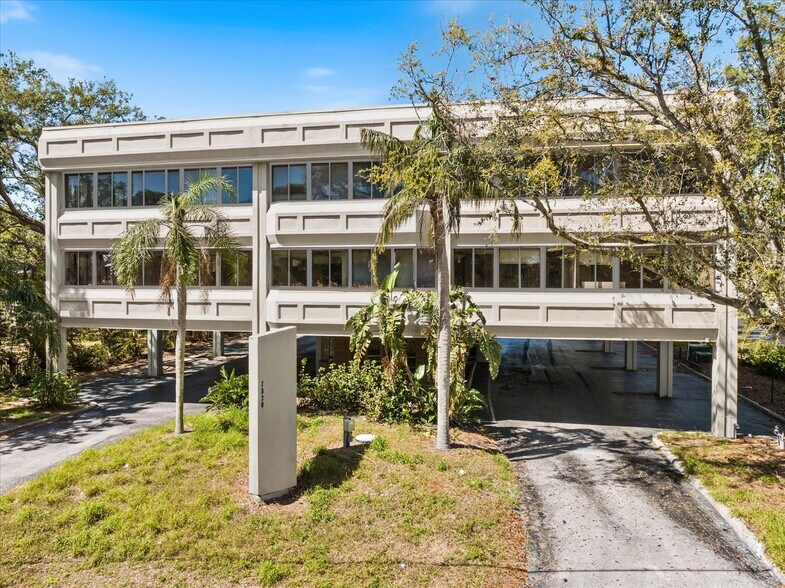 More Photos Of 7820 S Holiday Dr, Sarasota Office For Lease