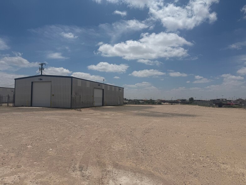 More Photos Of 2011 S Crane Ave, Odessa Warehouse For Lease