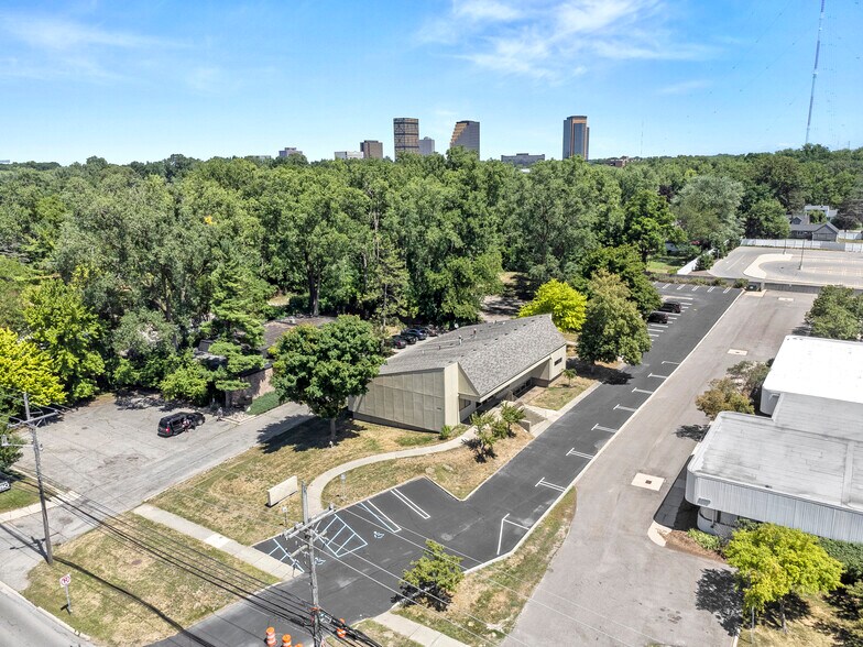 More Photos Of 24724 Lahser Rd, Southfield Office For Sale