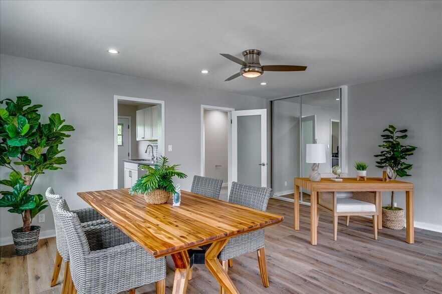 More Photos Of 323-325 Culver Blvd, Playa Del Rey Storefront Retail Residential For Sale