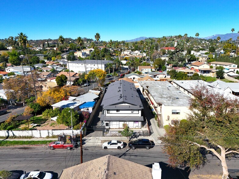 More Photos Of 5033 Templeton St, Los Angeles Apartments For Sale