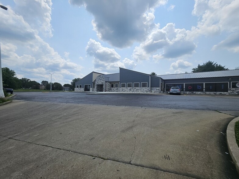 More Photos Of 11400 Veterans Memorial Pky, Lake Saint Louis Office For Lease