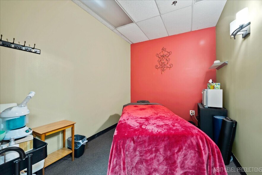 More Photos Of 850 W Bartlett Rd, Bartlett Medical For Sale