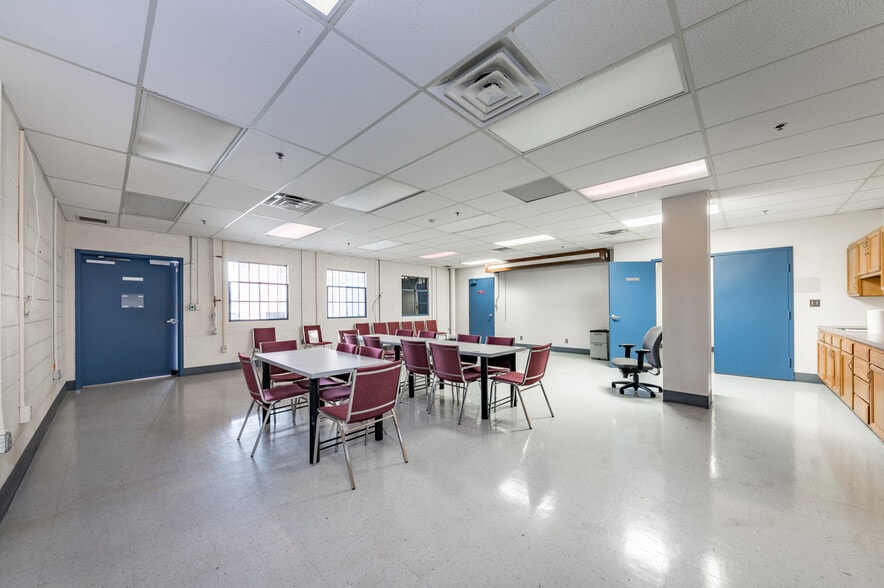 More Photos Of 347 W Main St, Clarksburg Office For Lease