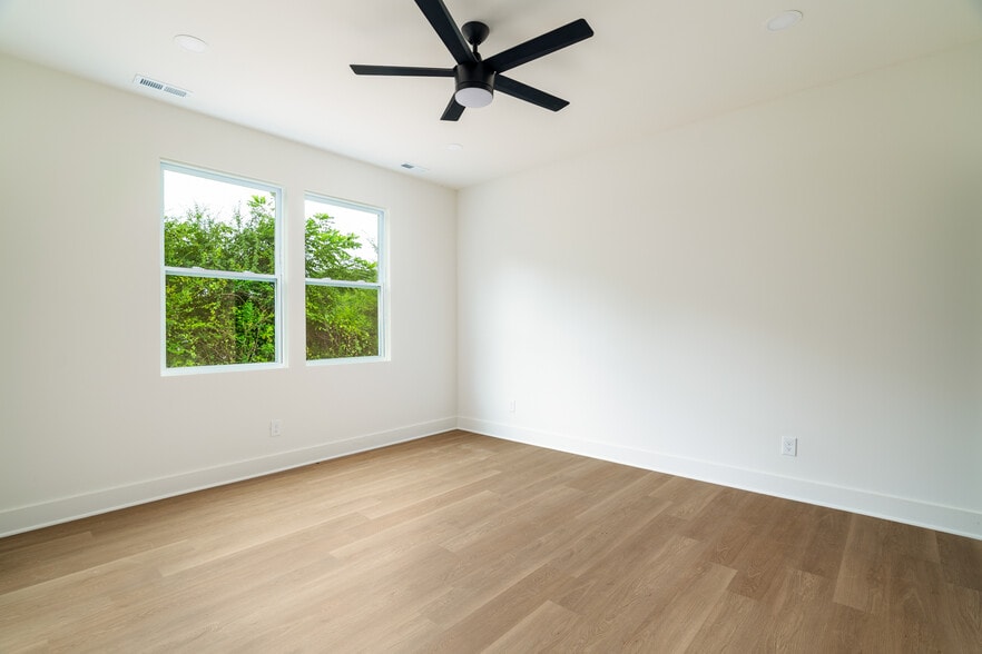 More Photos Of 2636 White Plns Wy, Knoxville Multifamily For Sale