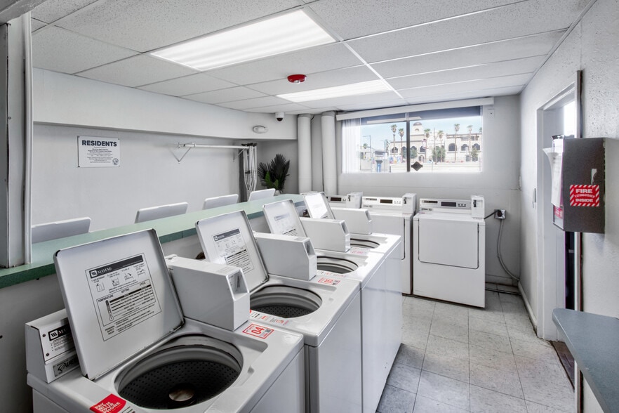 More Photos Of 200 S 8th St, Las Vegas Apartments For Sale