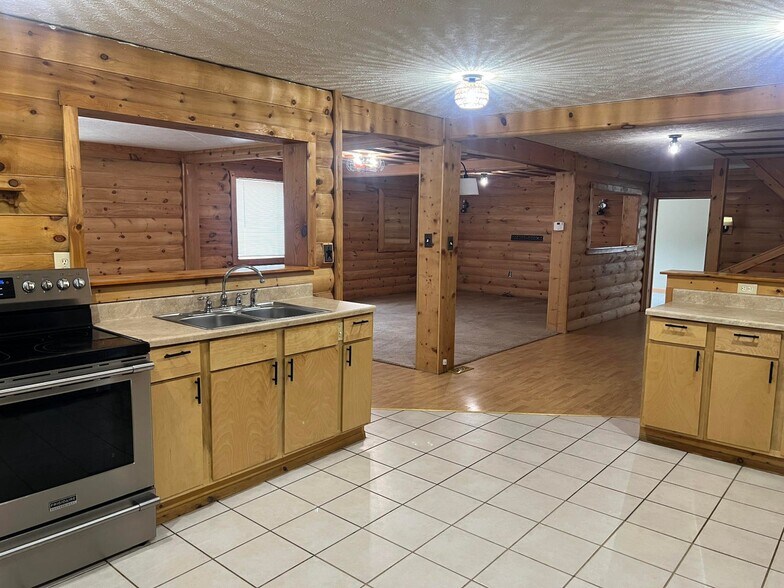 More Photos Of 380 S Main St, De Graff Light Manufacturing For Sale