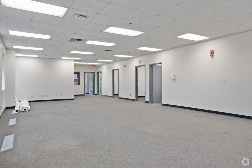 More Photos Of 41 N Industrial Dr, Calera Distribution For Lease