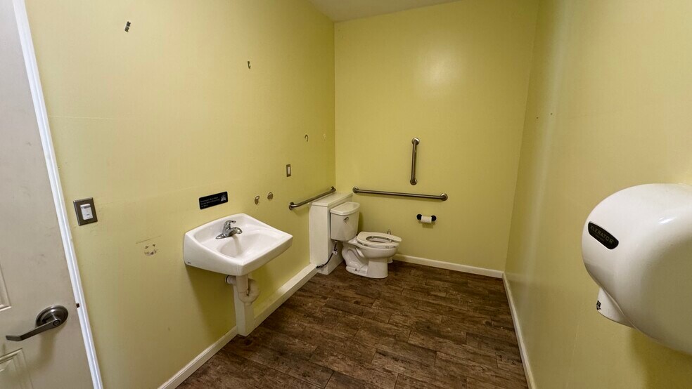 More Photos Of 3001 Moyer Rd, Hellertown Restaurant For Lease