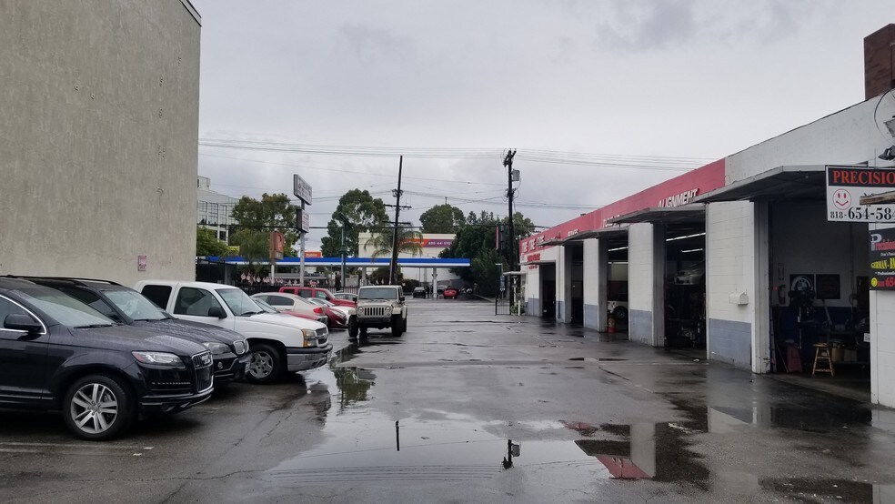 More Photos Of 5569 Reseda Blvd, Tarzana Auto Repair For Lease
