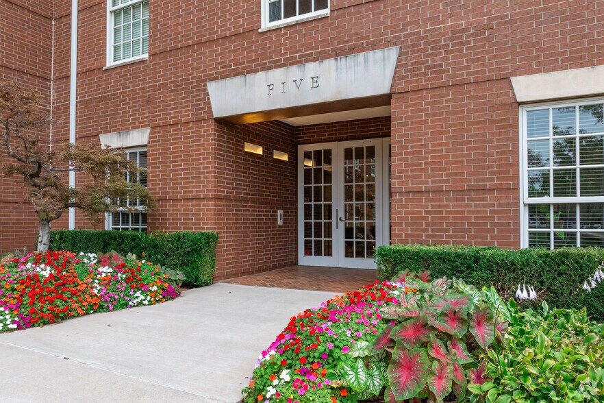 More Photos Of 6001 N Classen Blvd, Oklahoma City Office For Lease