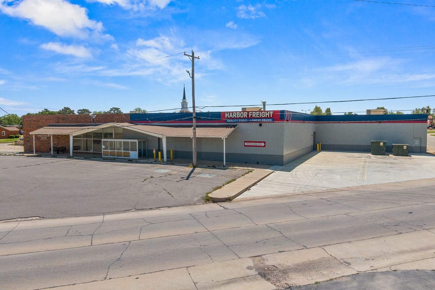 More Photos Of 2110 Oklahoma Ave, Woodward Freestanding For Sale