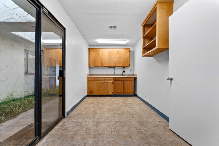 More Photos Of 970 Petit Ave, Ventura Medical For Sale