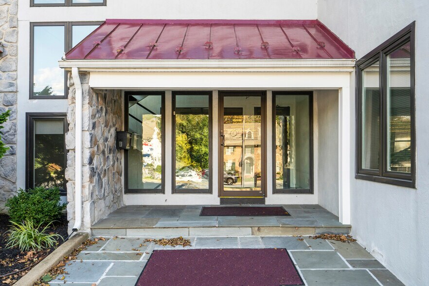 More Photos Of 528 E Lancaster Ave, Wayne Office For Lease