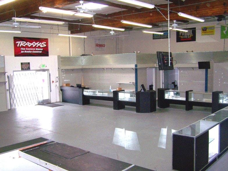 More Photos Of 2505 Mill St, Reno Showroom For Lease