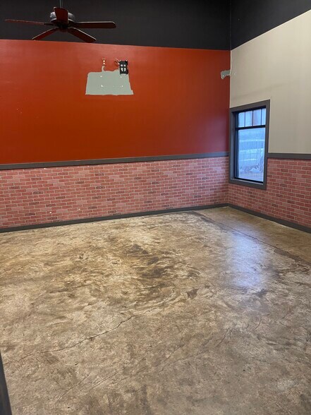 More Photos Of 8950 US-165, Sterlington Storefront For Sale