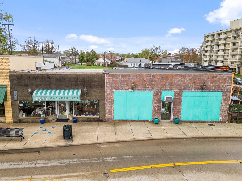 More Photos Of 727-735 14th St W, Huntington Storefront For Sale